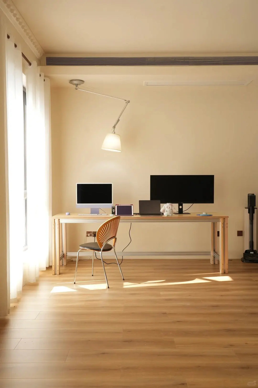Custom Aluminum Desk Frame — Made to Order | HushLume