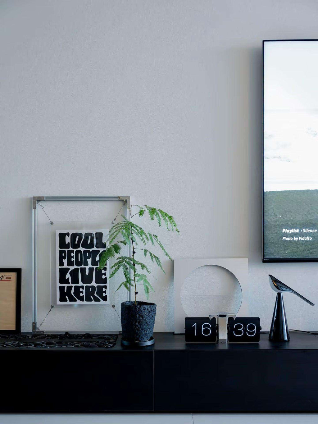 Suspension Poster Frame — Steel Wire & Acrylic - HushLume
